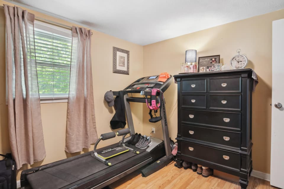 189 Pine Hollow Road, photo 12 of 28