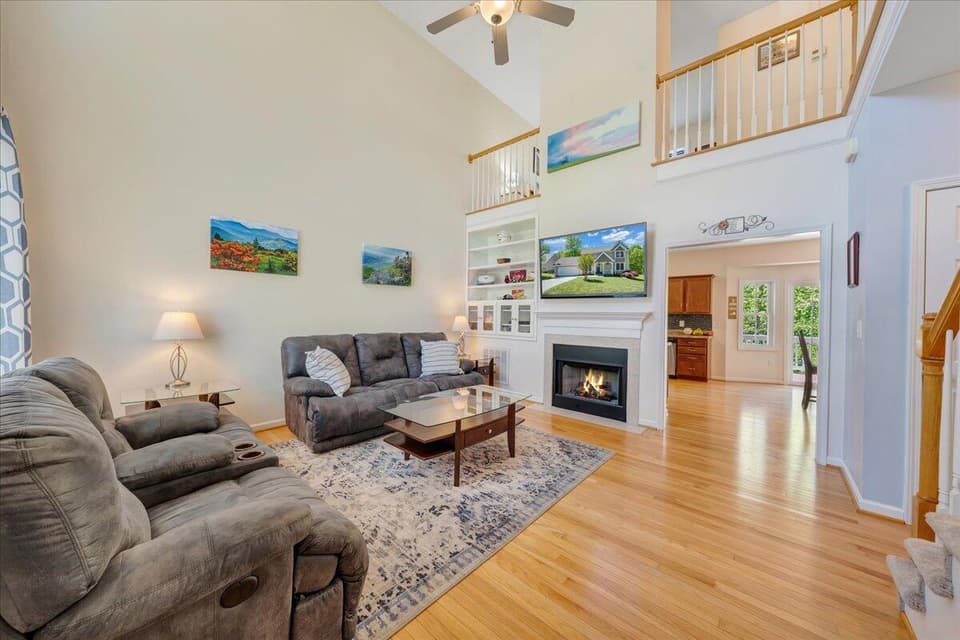 1041 Green Ridge Rd, photo 8 of 40