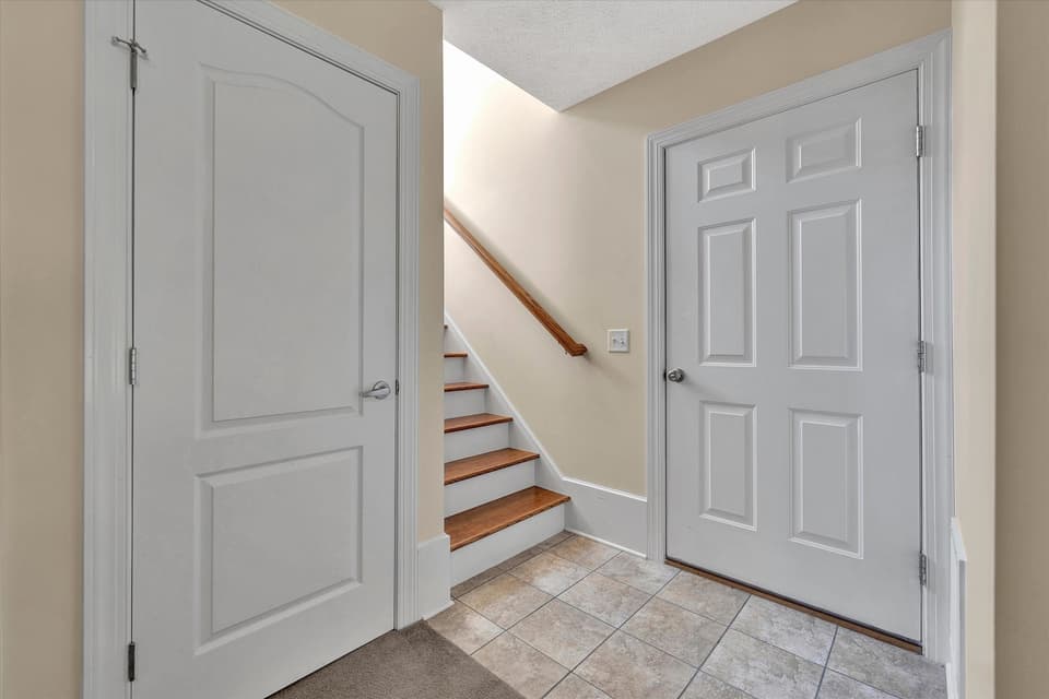 335 Robin Hood Drive, photo 26 of 40