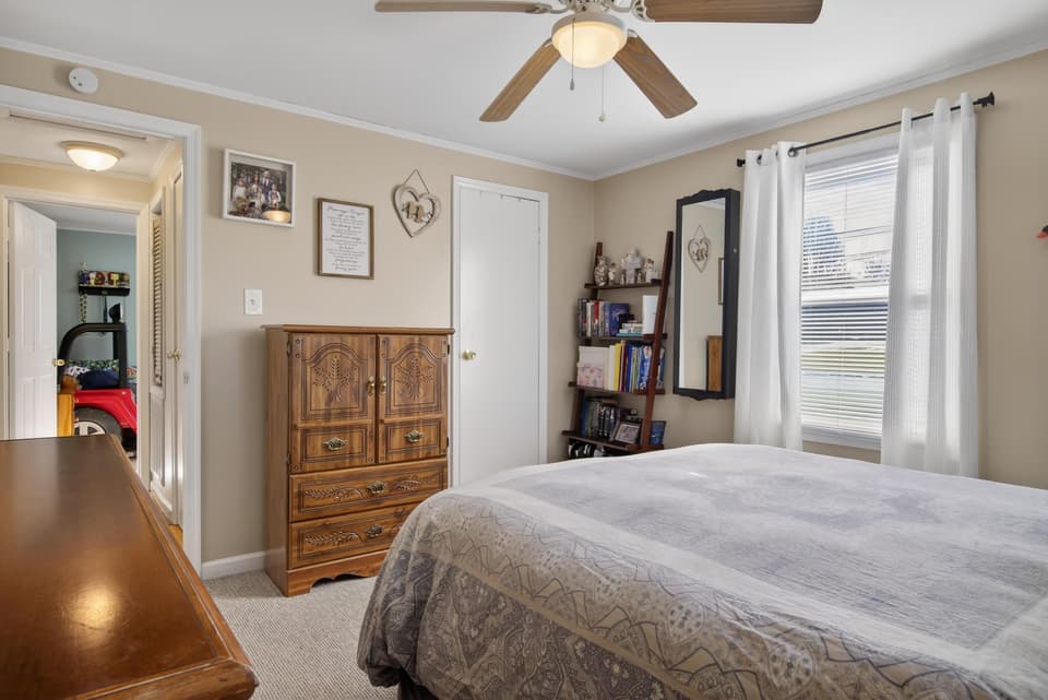670 Lawn Drive, photo 19 of 40