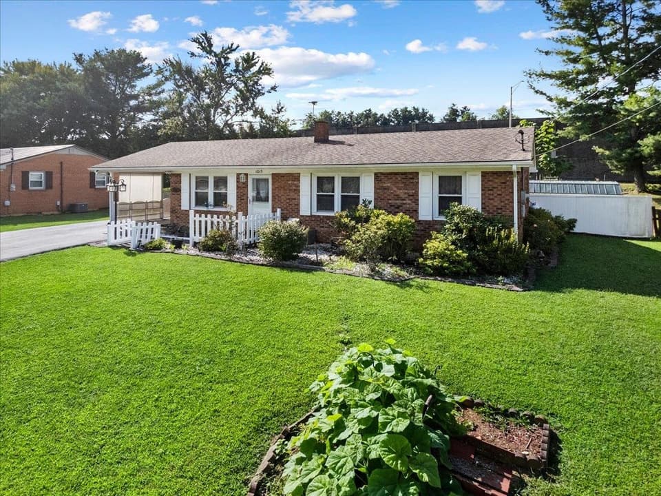 1015 Reading Road, photo 4 of 40