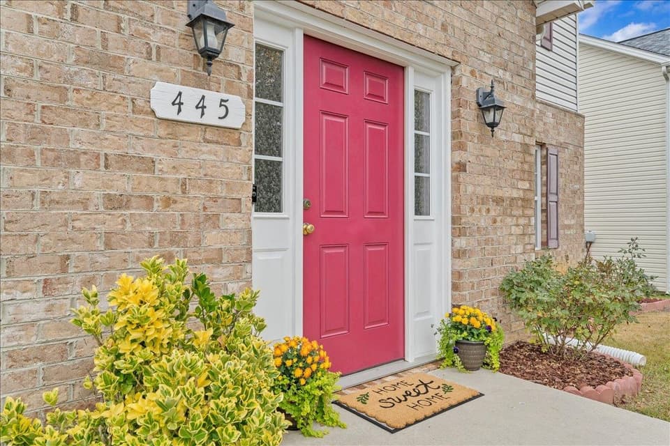 445 Chelsea Loop, photo 2 of 40