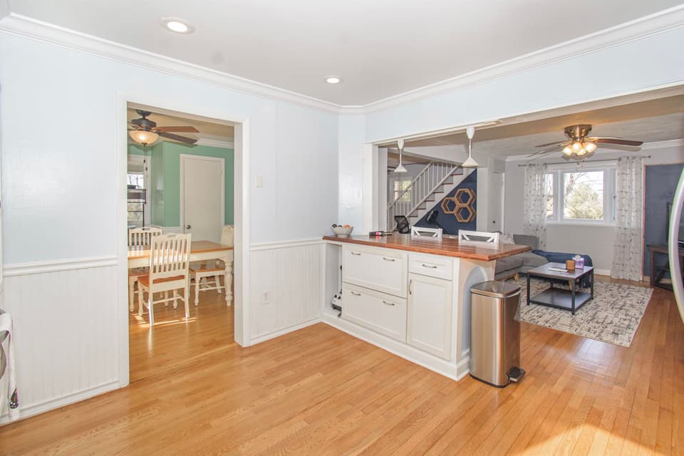410 Miller Street SE, photo 11 of 40