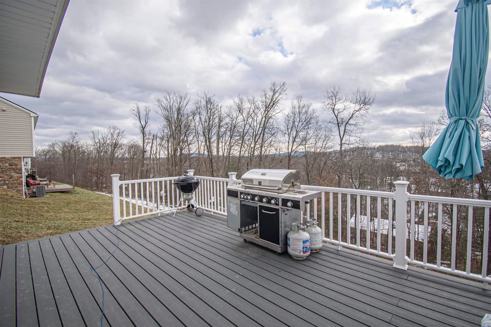 190 Robin Hood Drive, photo 7 of 40