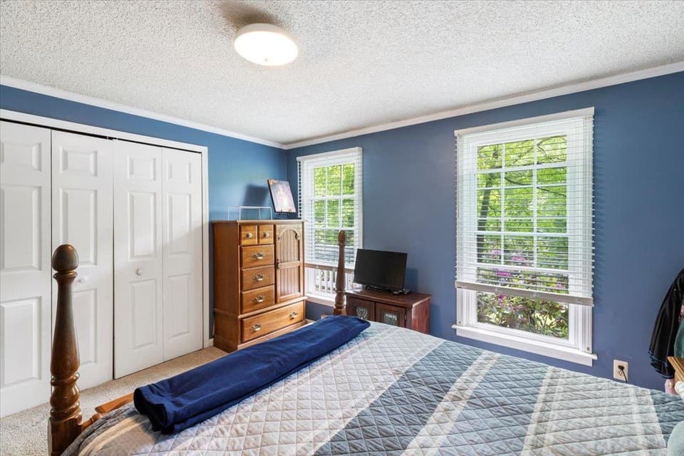 1290 Sherwood Drive, photo 21 of 40
