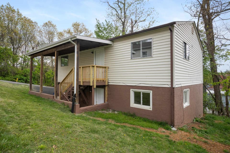 130 East Street, photo 2 of 36