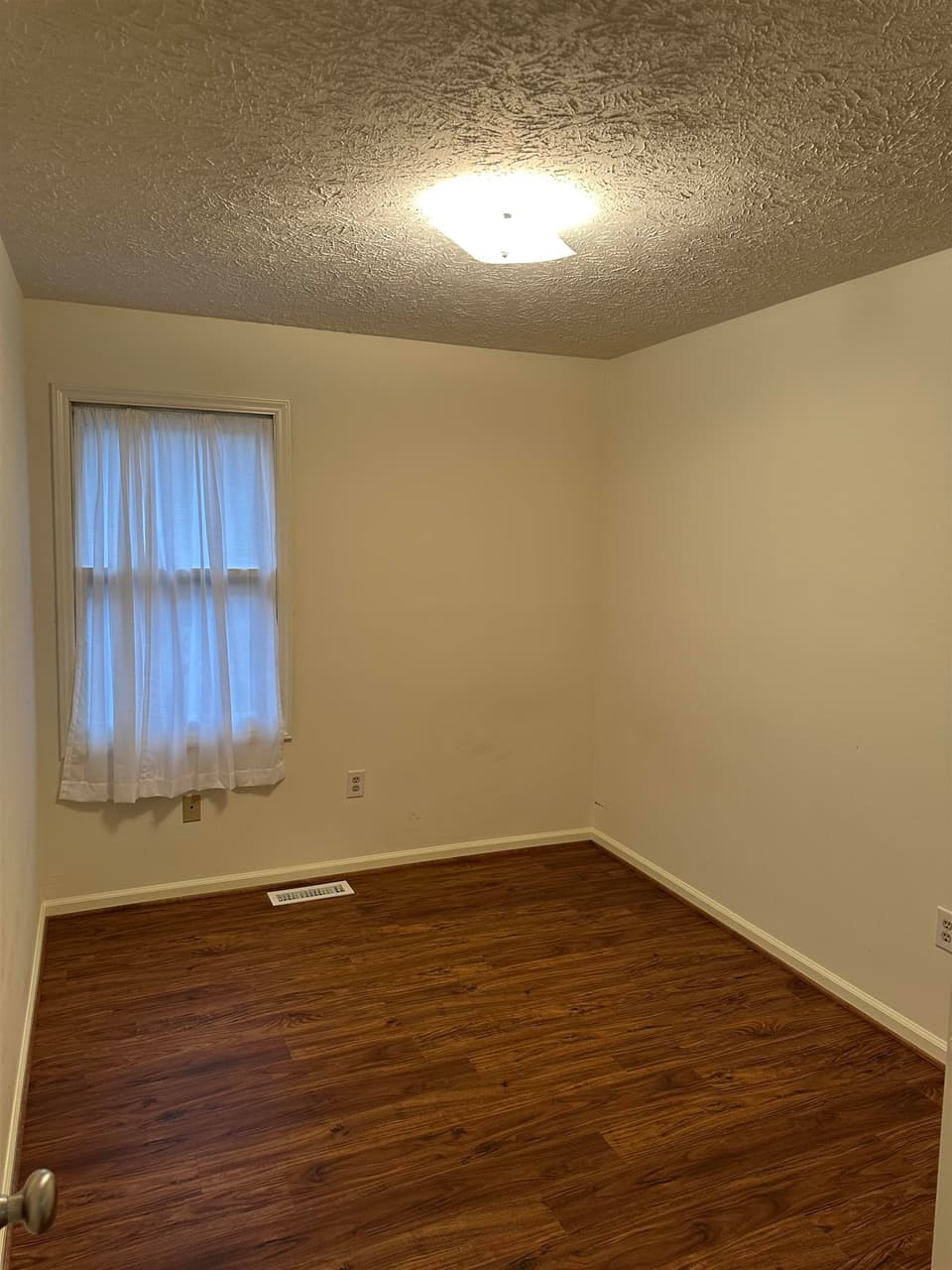 1687 York Drive, photo 2 of 16