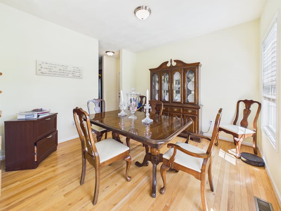 1130 Crosscreek Drive, photo 12 of 40