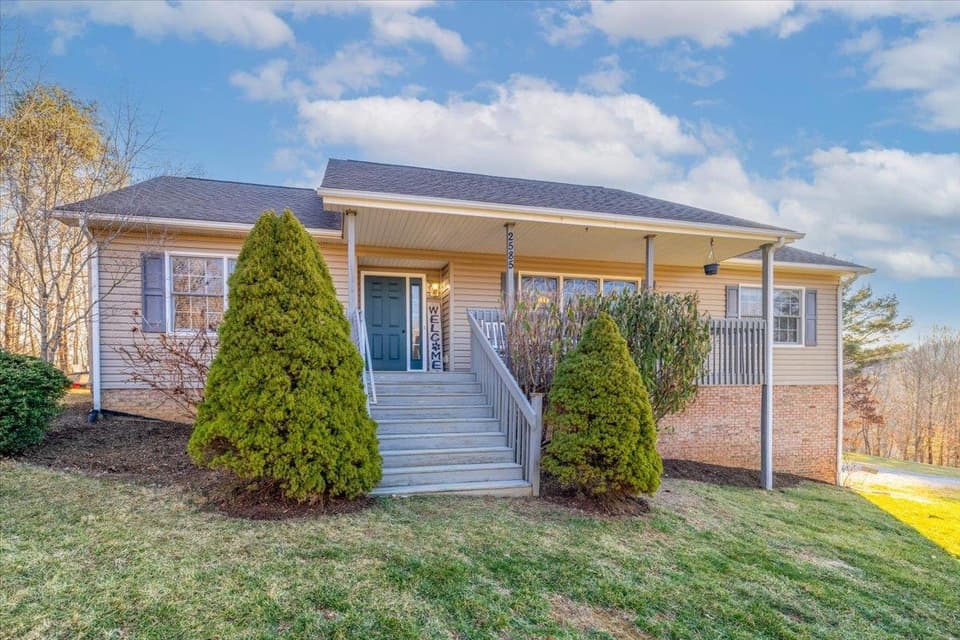 2585 Indigo Road, photo 2 of 35