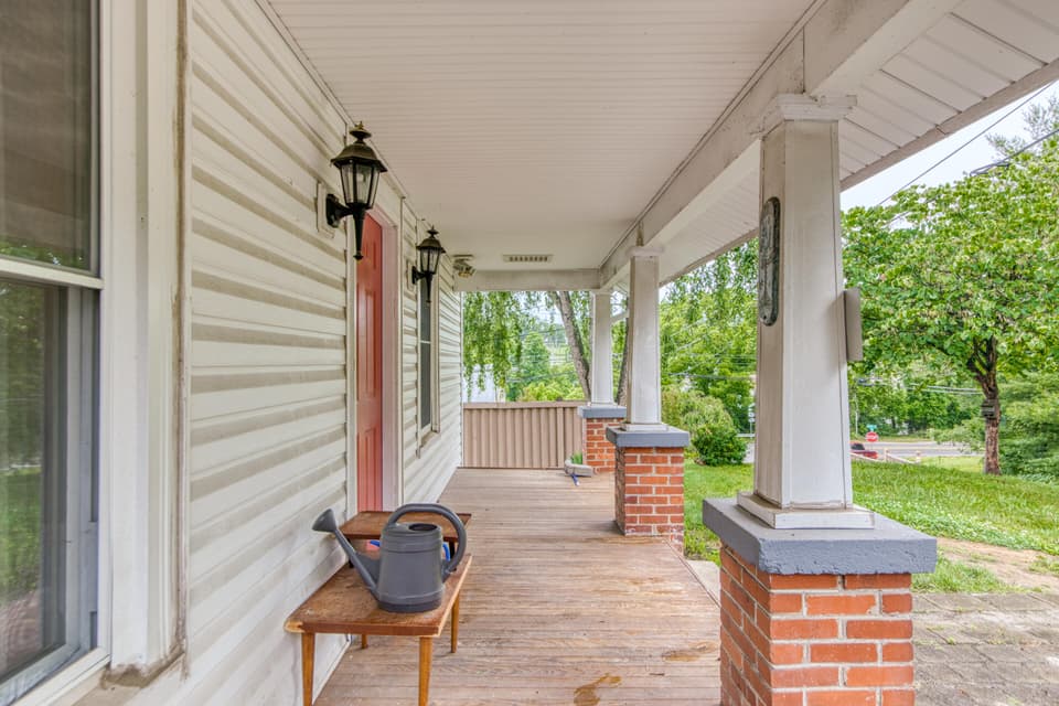 855 E Main St, photo 4 of 35
