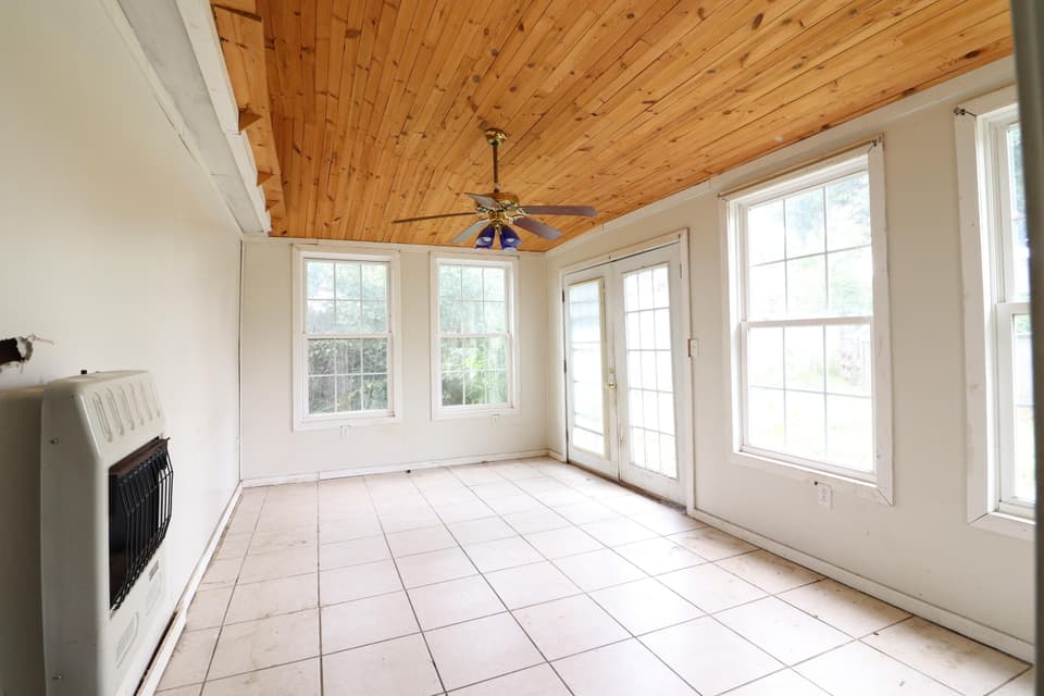 402 Craig St NE, photo 11 of 17