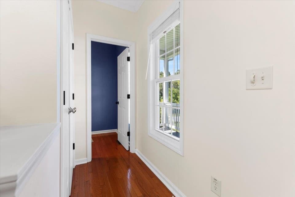 921 Crosscreek Drive, photo 9 of 40