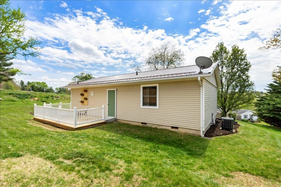 490 Sunnyside Lane NE, photo 33 of 39
