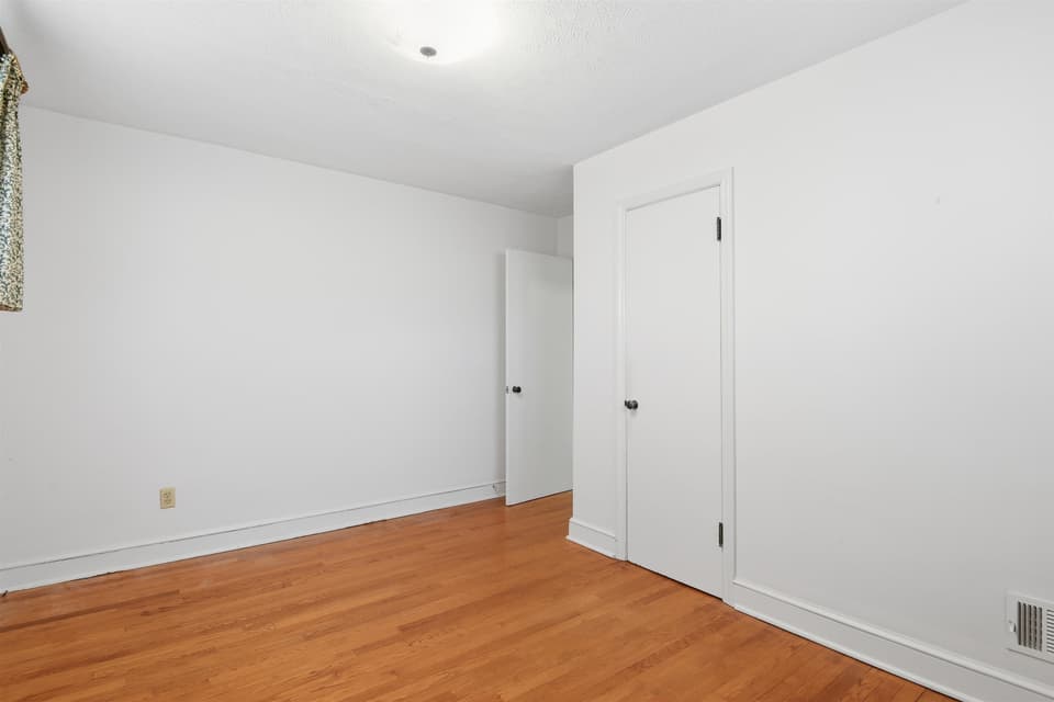 604 E Main Street, photo 21 of 40