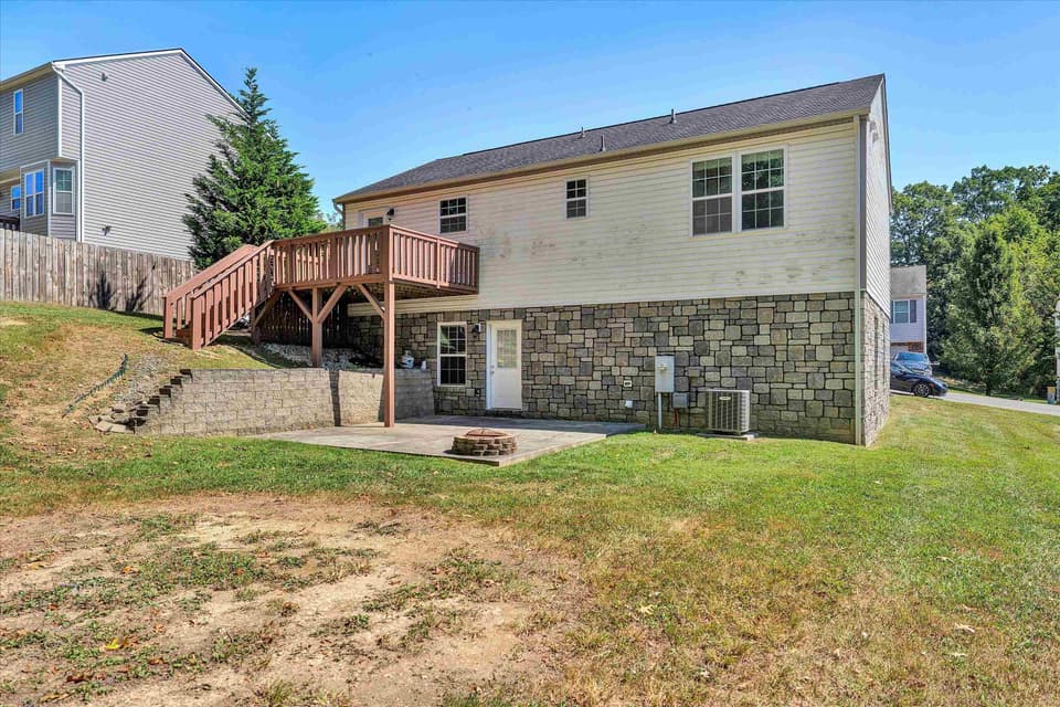 335 Robin Hood Drive, photo 34 of 40