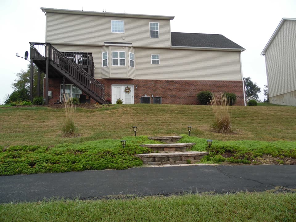 635 Keystone Drive NW, photo 3 of 22