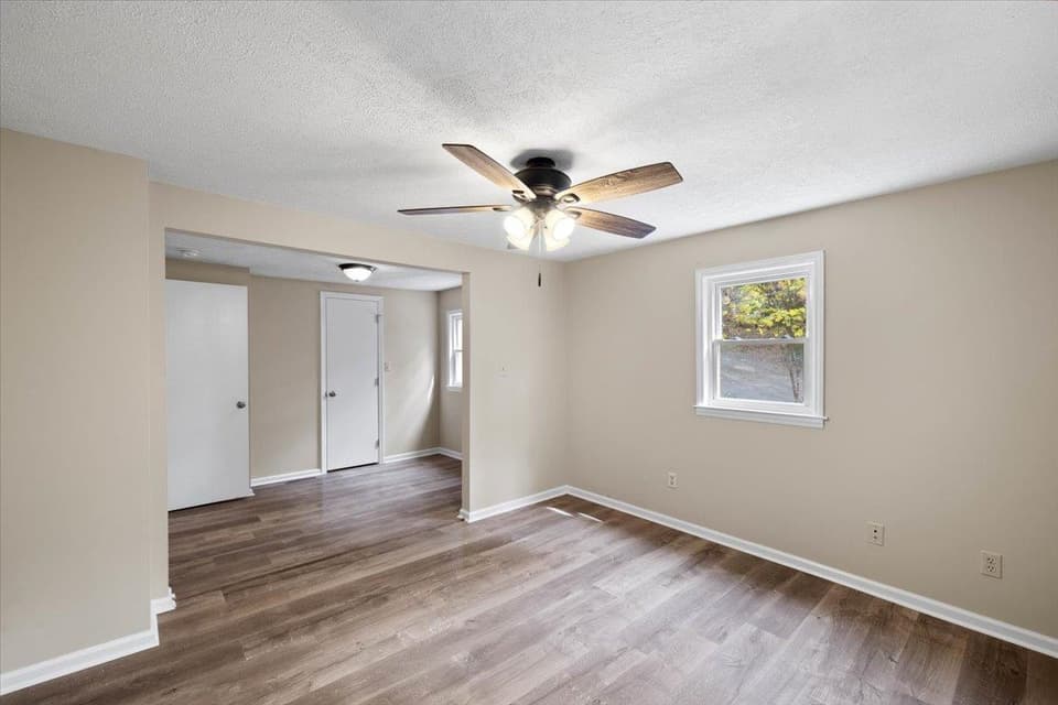 1008 Rock Road E, photo 11 of 27