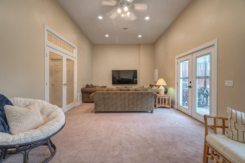 250 Silver Leaf Drive, photo 39 of 40