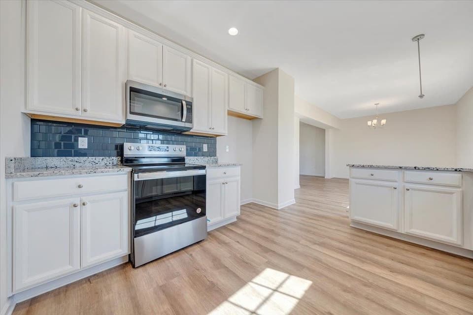 960 Holland Loop, photo 5 of 16