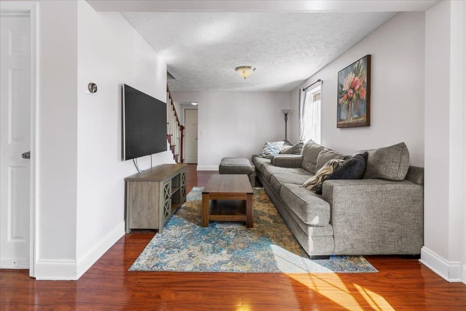 619 E Main Street, photo 8 of 40