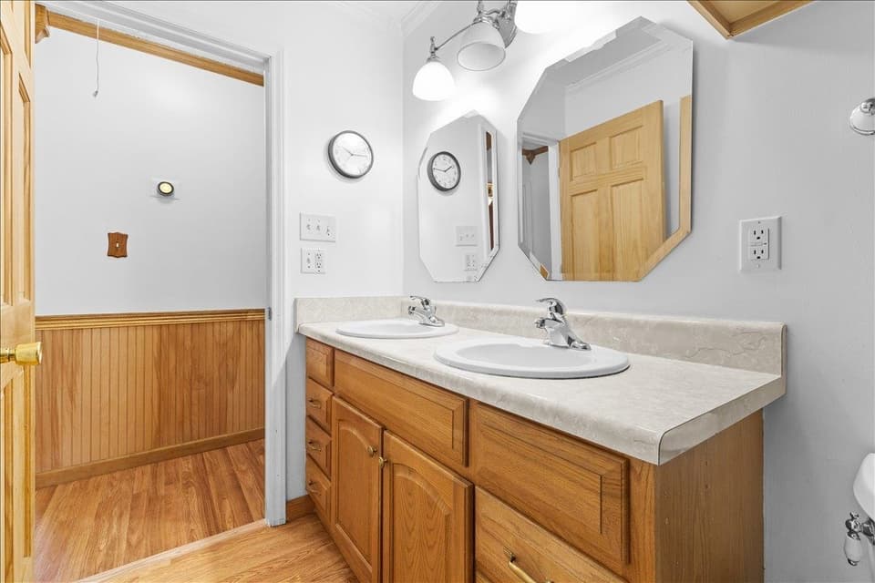 310 Overland Drive, photo 21 of 37