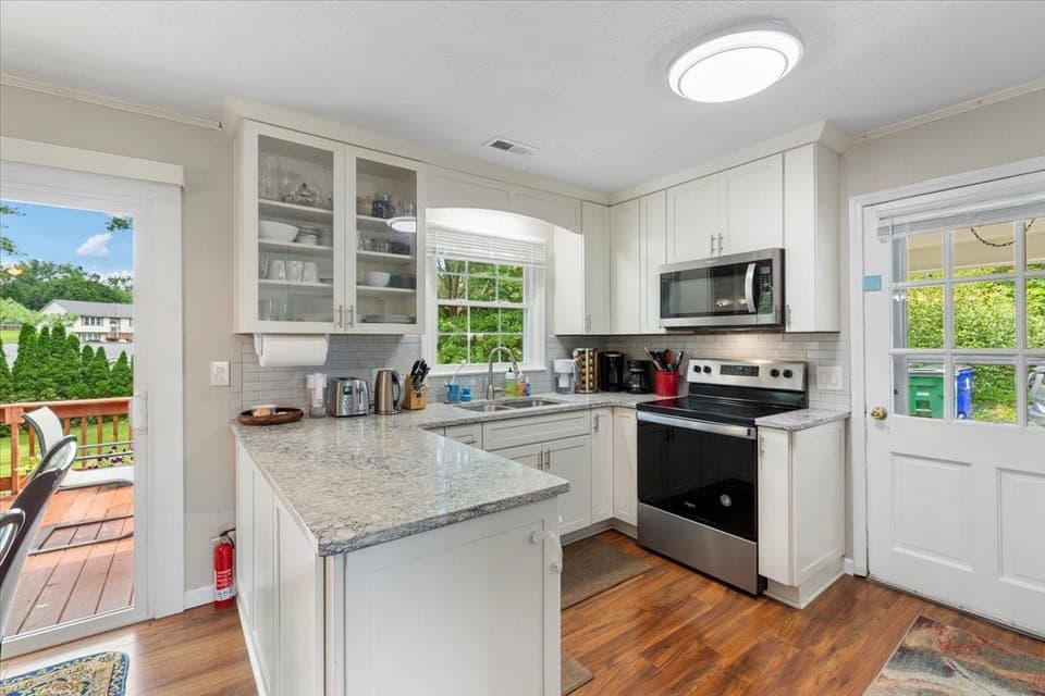 340 Walters Drive, photo 19 of 40