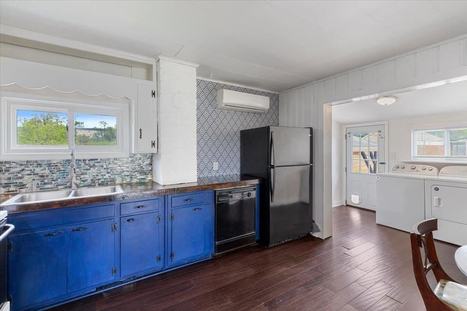 690 Harless Street, photo 18 of 40