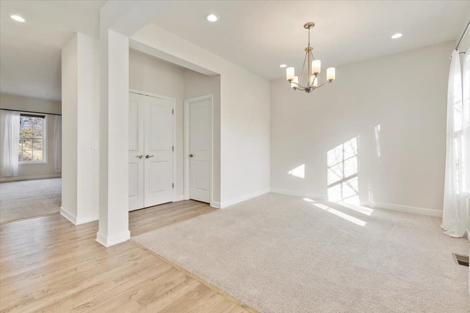 820 Jefferson Circle, photo 11 of 40