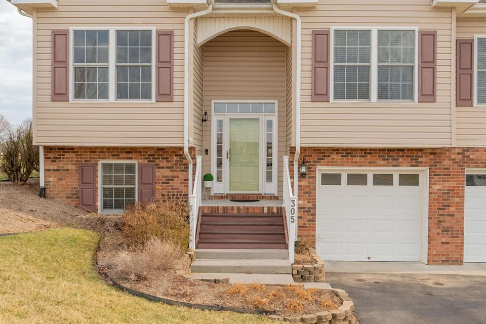305 Meadow Drive, photo 6 of 40