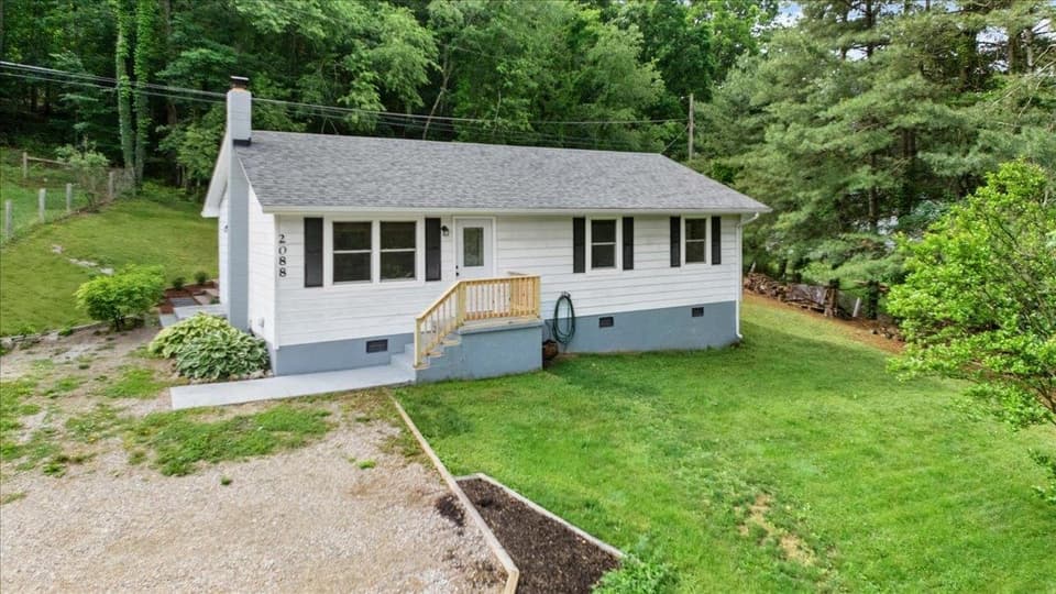 2088 Fire Tower Road, photo 2 of 40