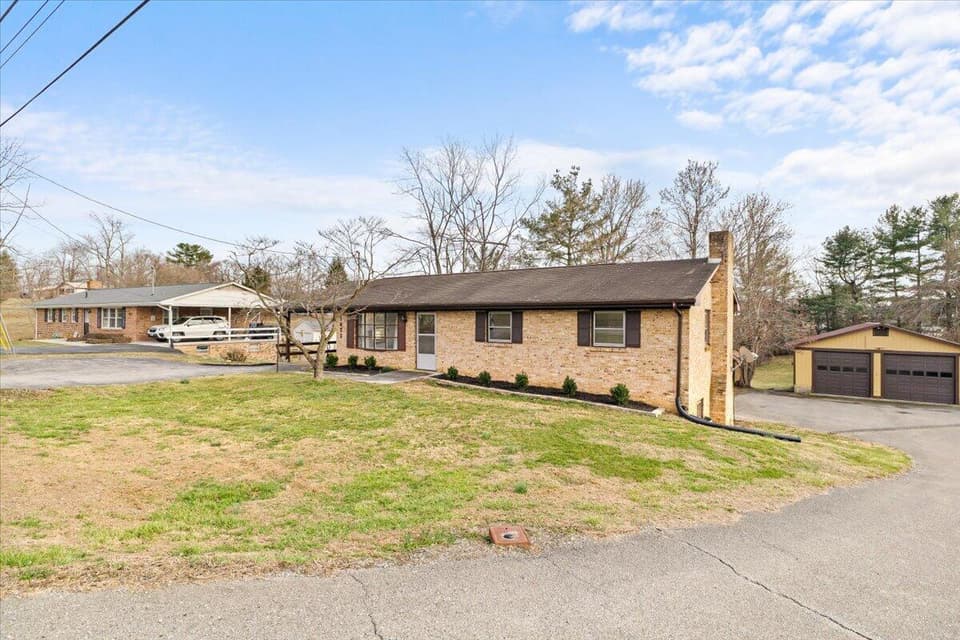 1471 Mud Pike Rd NW, Christiansburg, VA