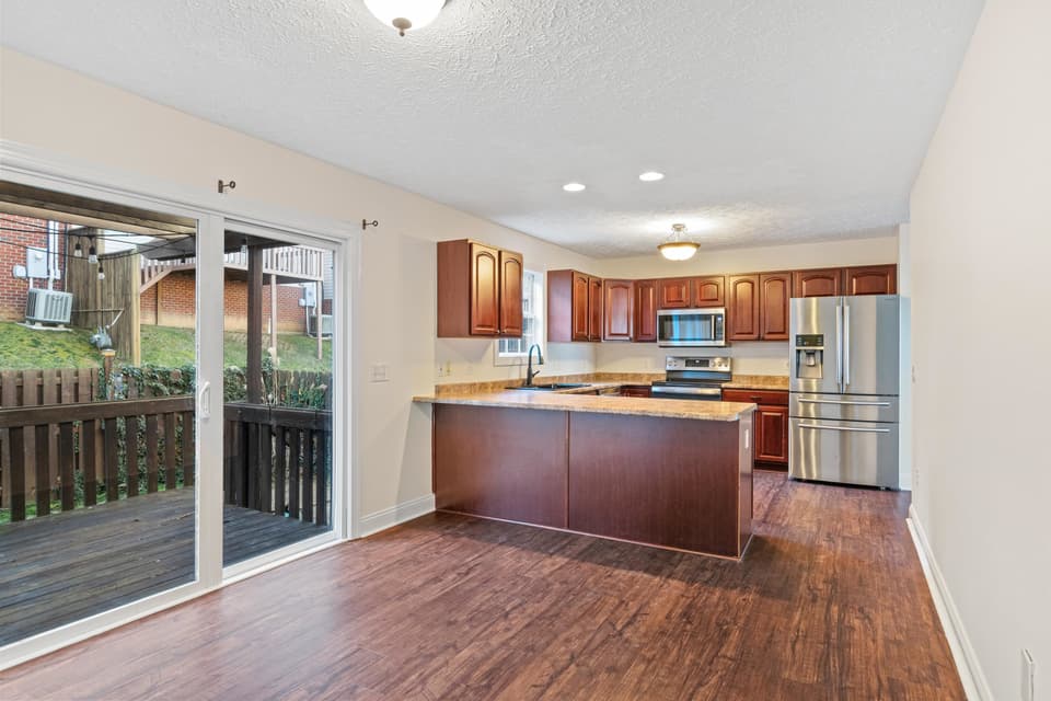 560 Oak Tree Boulevard, photo 15 of 40
