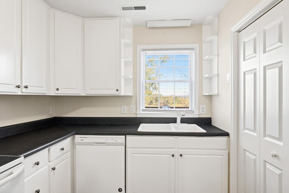 420 Wimmer Street NW, photo 15 of 40