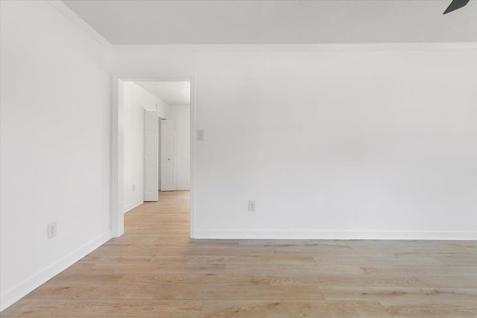 2435 Glade Drive SE, photo 4 of 40
