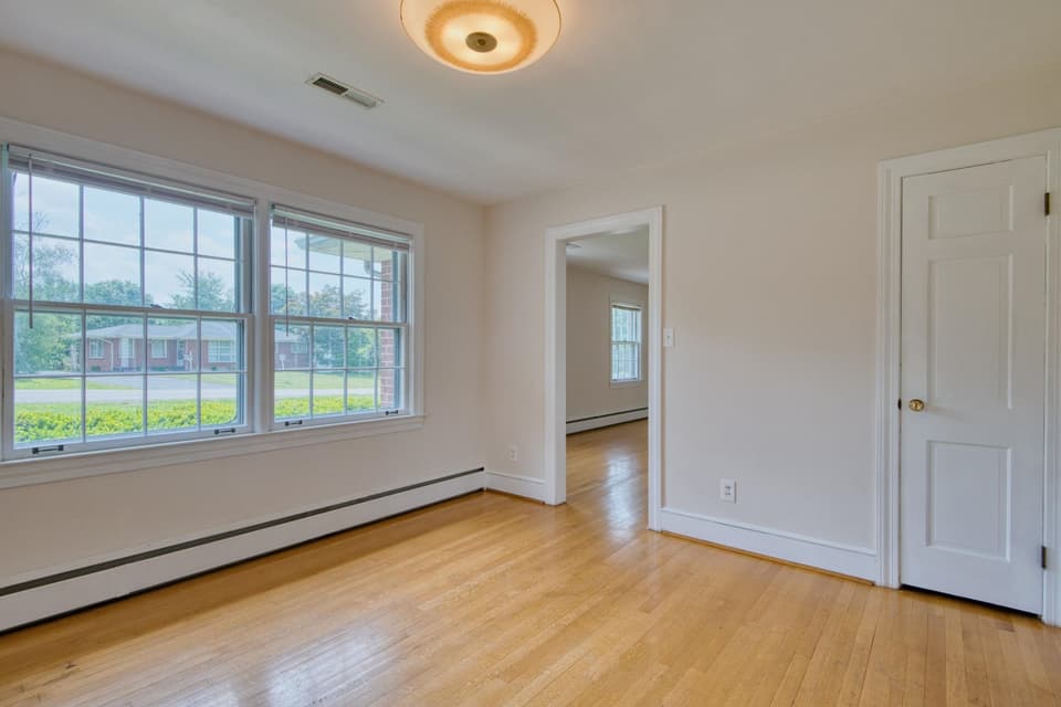 108 Roseland Drive, photo 15 of 40