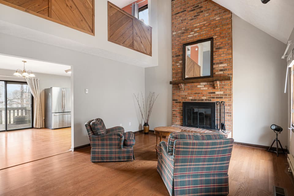 395 Arrowhead Trail, photo 8 of 40