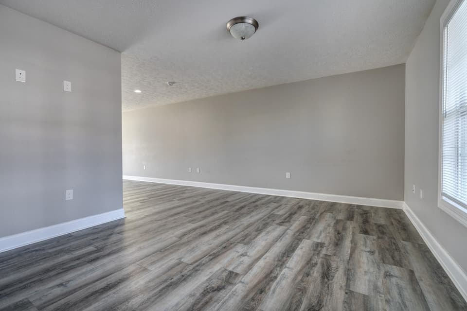 410 Twisted Oak Drive NW, photo 3 of 25