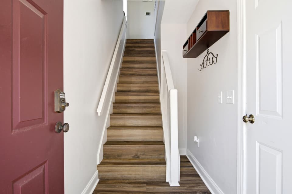 475 Silver Leaf Drive, photo 2 of 34