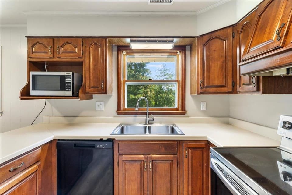 135 Griggs Street, photo 8 of 40