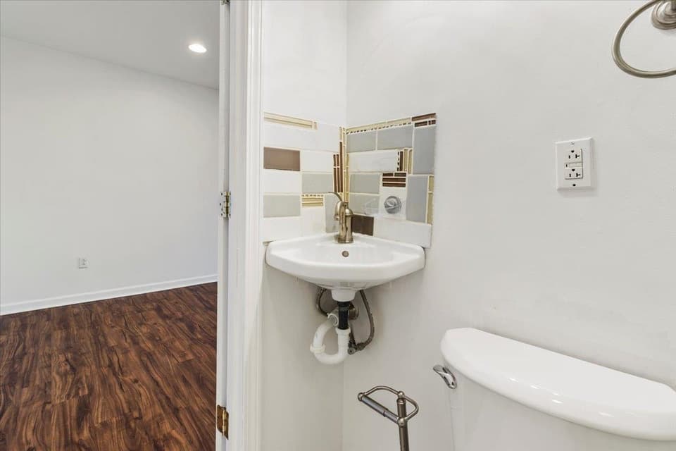 110 Sage Lane, photo 36 of 40