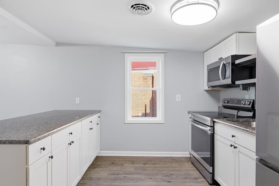 1050 Harless Street NE, photo 11 of 31