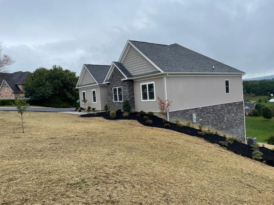 1175 Falcon Run, photo 3 of 10