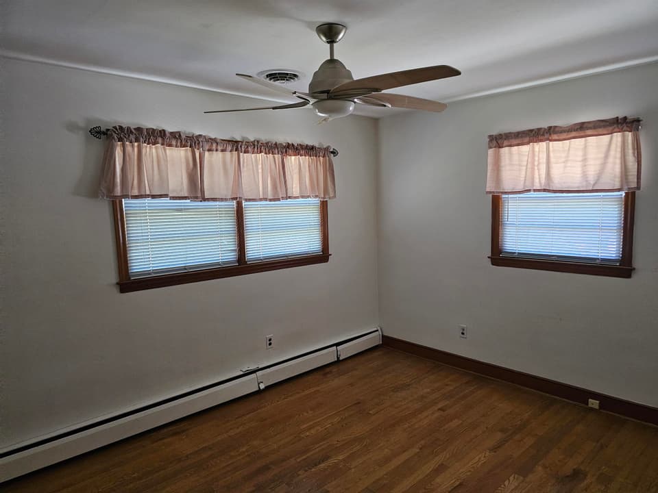 950 McHenry Avenue NE, photo 8 of 15
