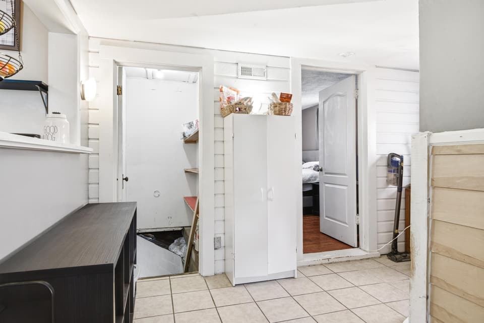 220 Mitchell Street, photo 6 of 30