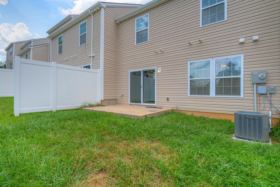 430 Twisted Oak Drive NW, photo 9 of 23