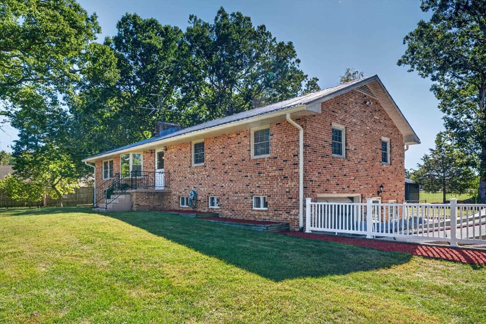 350 Teel Street, photo 13 of 40