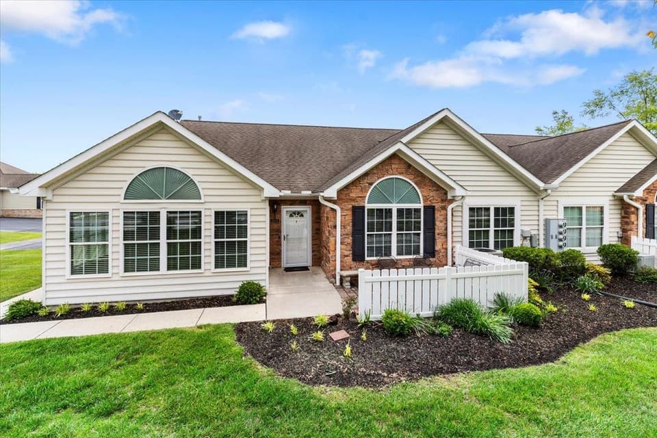 225 Patriot Way Unit 62, photo 3 of 40