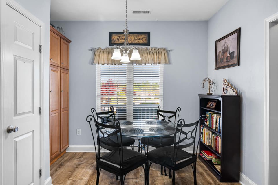 300 Vinnie Avenue, photo 7 of 34