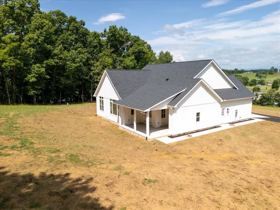 4480 Fairview Drive, photo 9 of 36