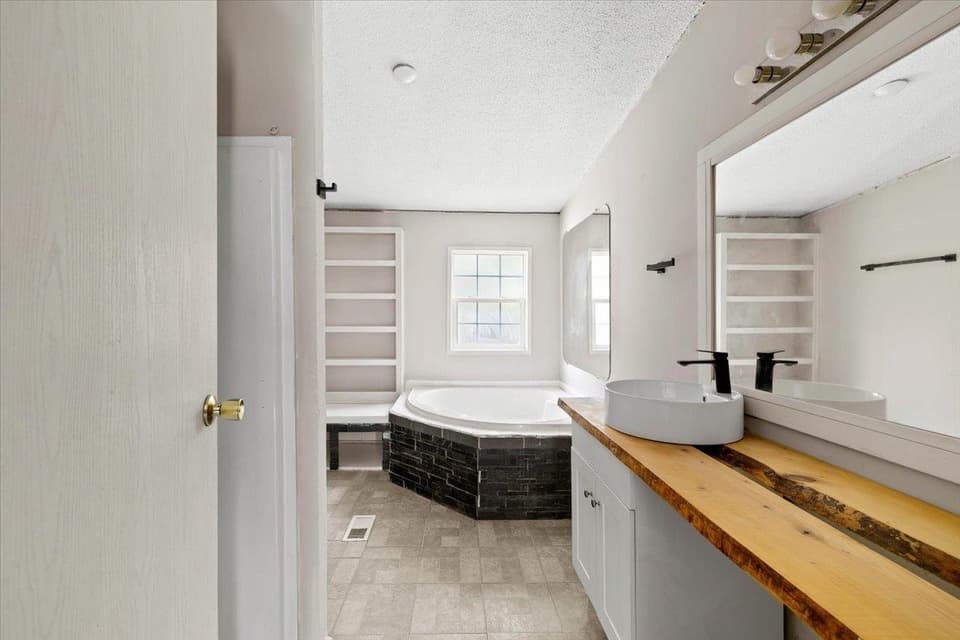 3300 Springview Drive, photo 15 of 30